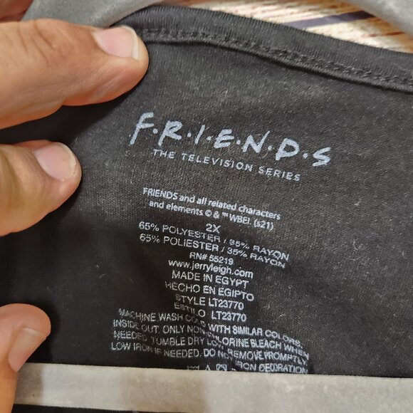 NWOT Friends Pivot Pivot Pivot Licensed Adult T-Shirt Size 2X Black Colorful - Picture 6 of 9